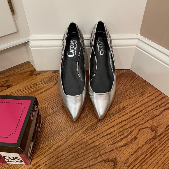 Fun flats - Picture 3 of 5